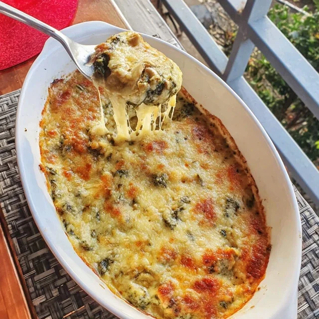 Creamy Chicken Spinach Casserole with Melted Cheese
