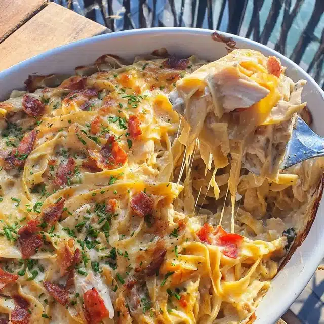 The Best Creamy Chicken and Noodle Casserole Ever