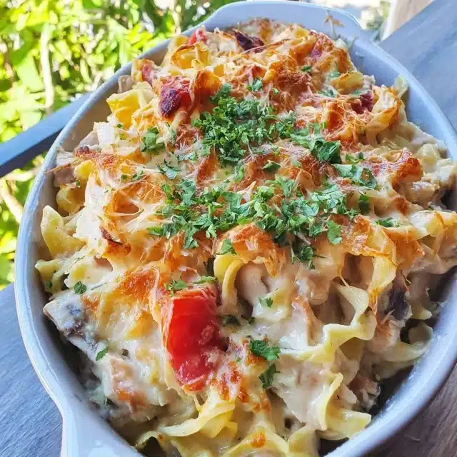 The Best Creamy Chicken and Noodle Casserole Ever